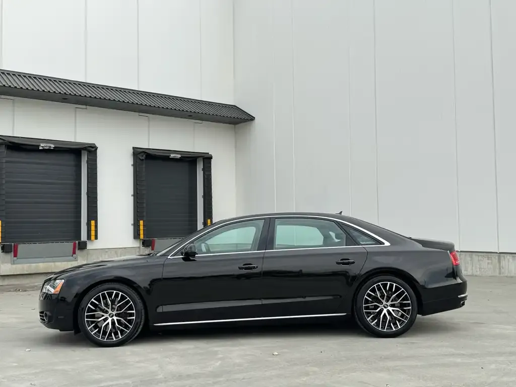 Audi A8 2013 photo 3