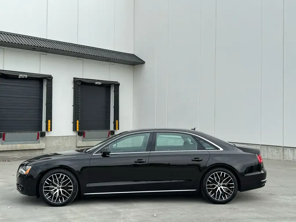 Audi A8 2013 photo 4