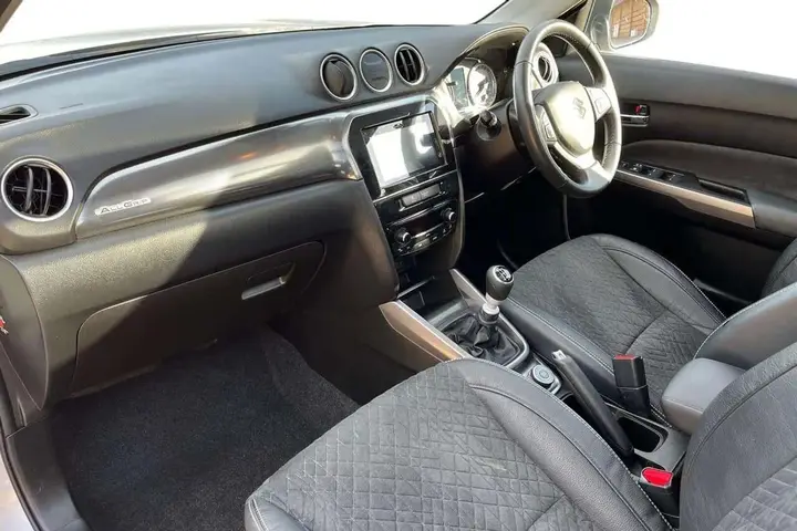 Suzuki Vitara 2023 photo 2