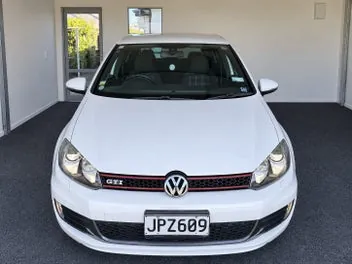 Volkswagen Golf 2011 photo 2