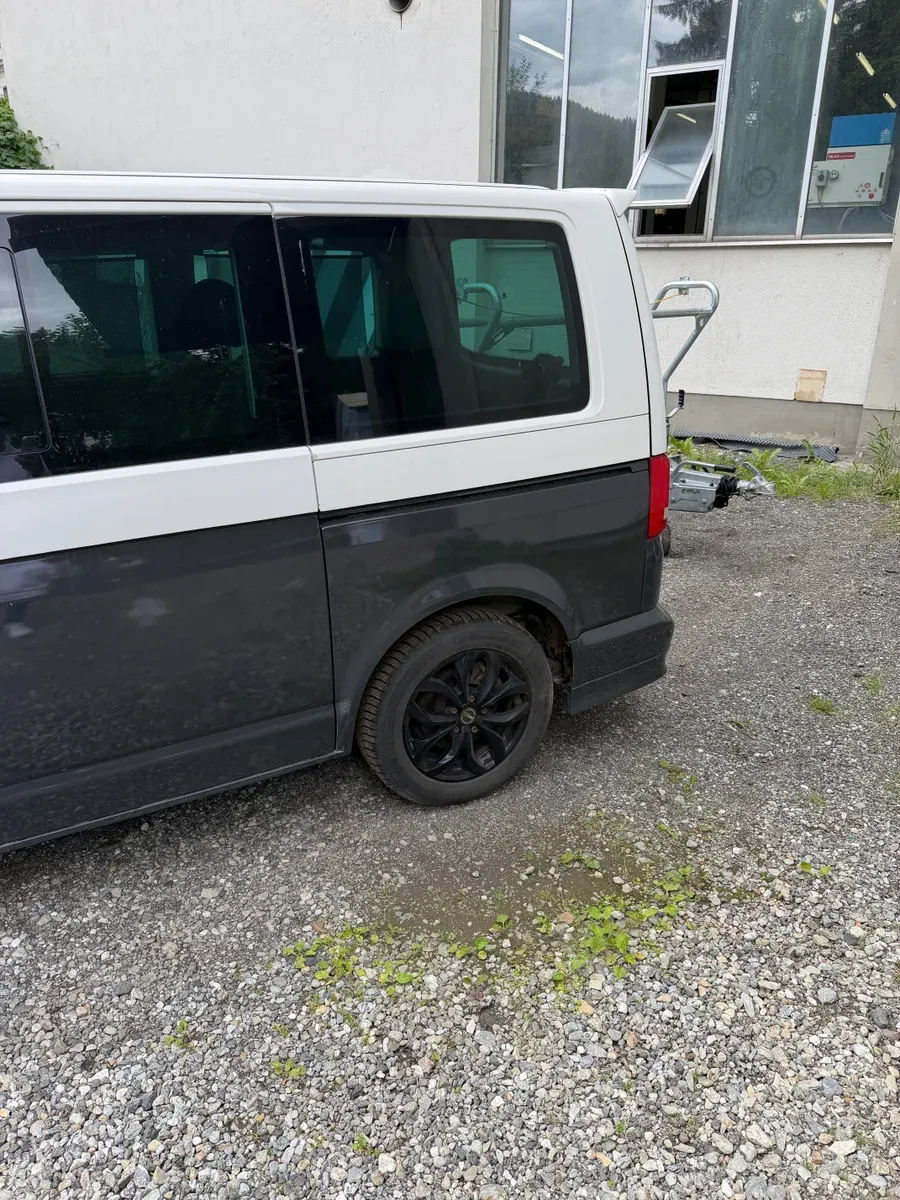 Volkswagen Multivan 2011 photo 3