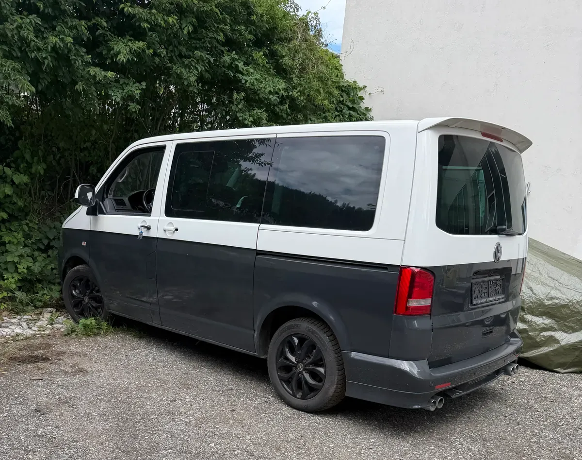 Volkswagen Multivan 2011 photo 2