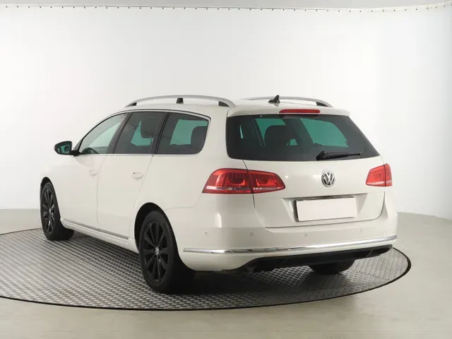 Volkswagen Passat Variant 2012 photo 3