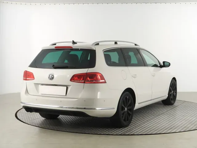 Volkswagen Passat Variant 2012 photo 4