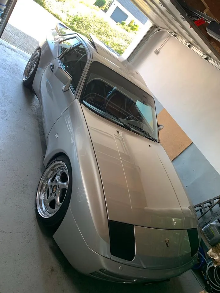 Porsche 944