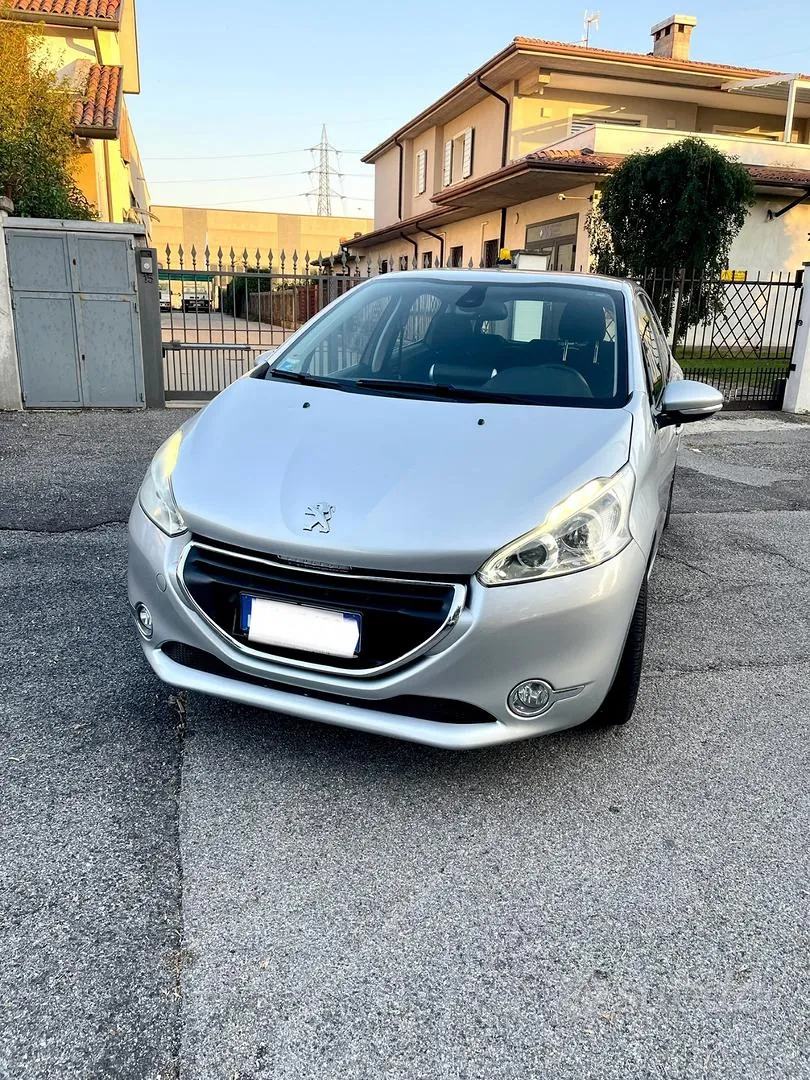 Peugeot 208 2014 photo 4