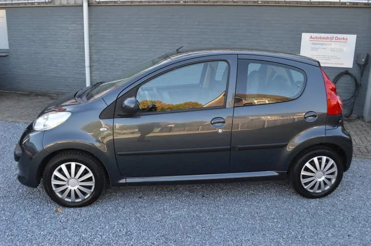 Peugeot 107 2006 photo 3