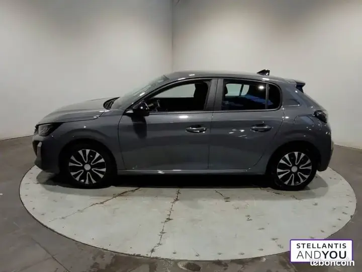 Peugeot 208 2024 photo 2