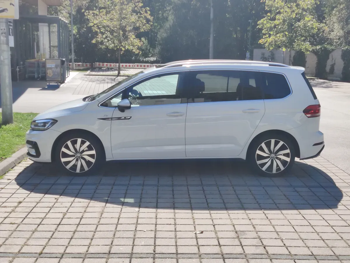 Volkswagen Touran 2017 photo 2