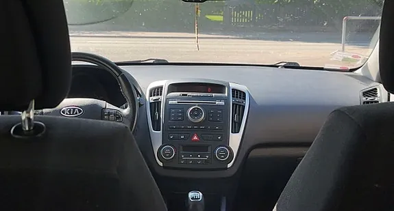 Kia Ceed 2011 photo 2