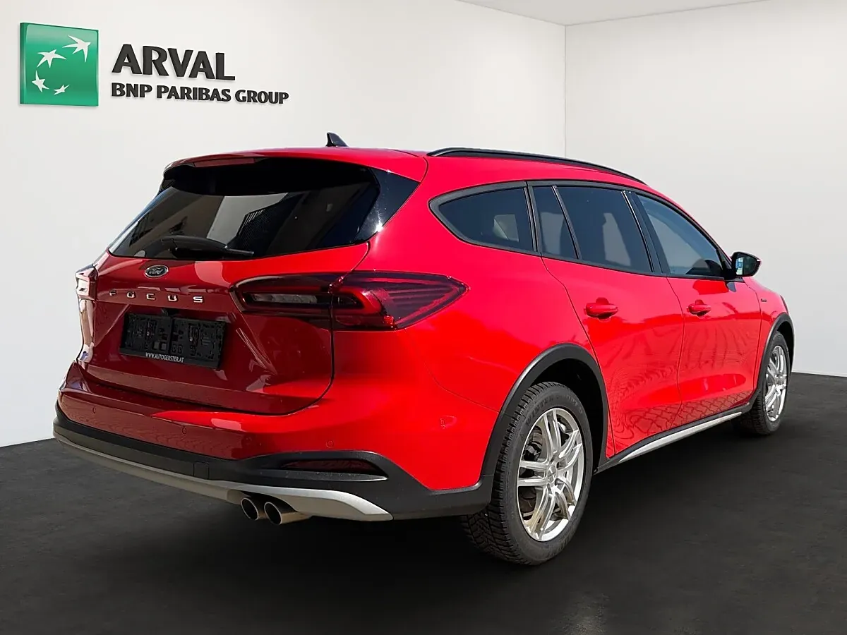 Ford Focus 2022 photo 3