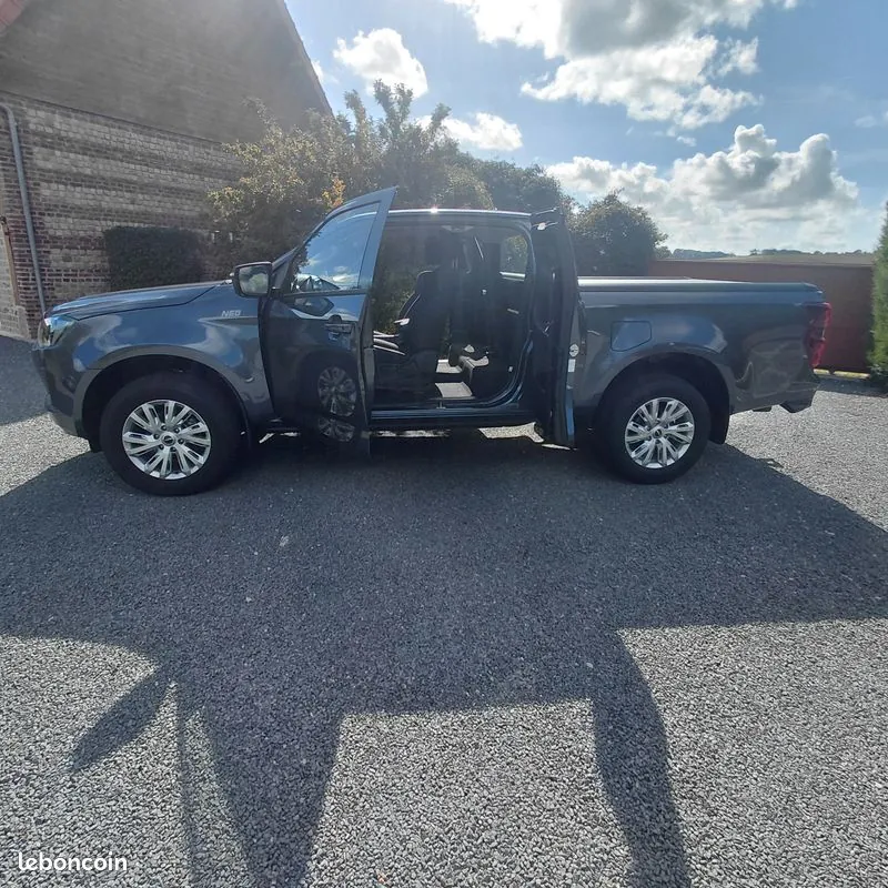 Isuzu D-Max 2024 photo 2