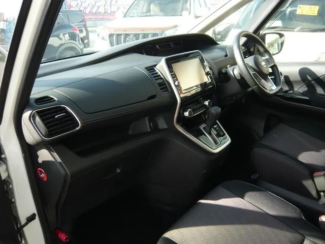 Nissan Serena 2017 photo 3