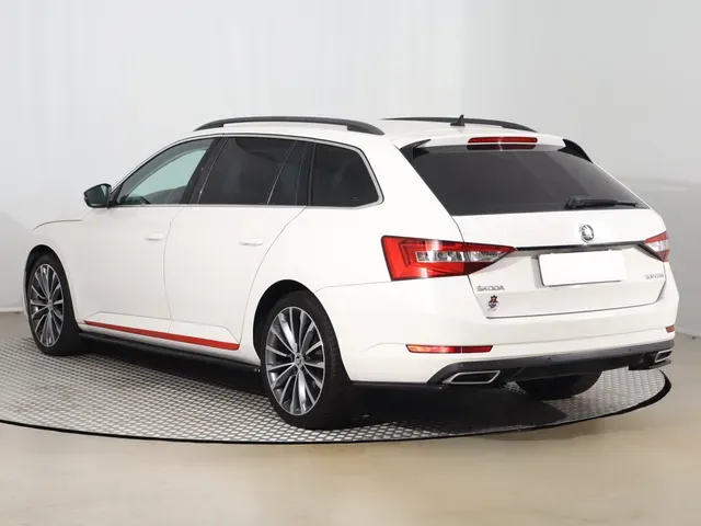 Skoda Superb 2015 photo 3