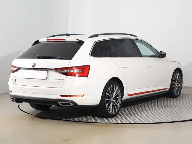 Skoda Superb 2015 photo 4