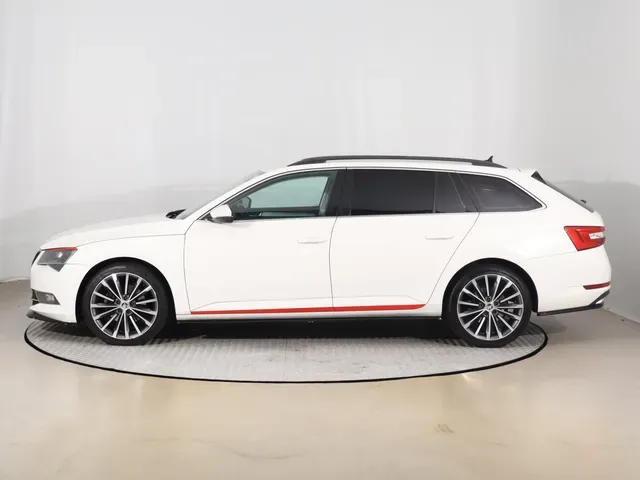 Skoda Superb 2015 photo 2