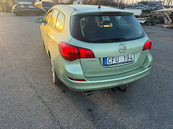 Opel Astra 2011 photo 3