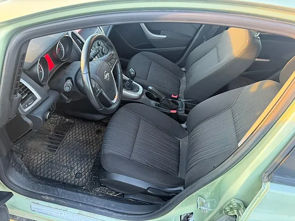 Opel Astra 2011 photo 4