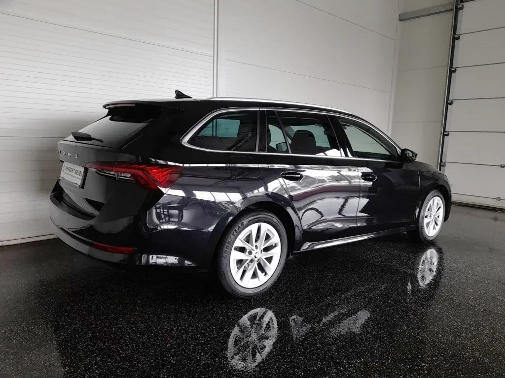 Skoda Octavia 2023 photo 2