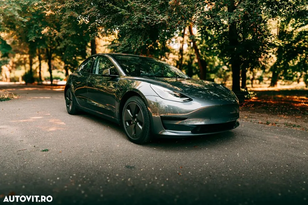 Tesla Model 3 2023 photo 2
