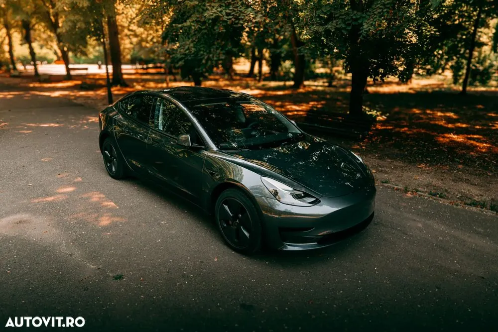 Tesla Model 3 2023 photo 3