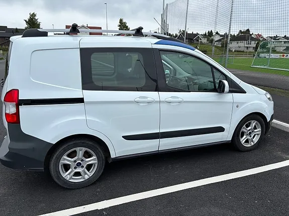 Ford Transit Courier 2018 photo 4