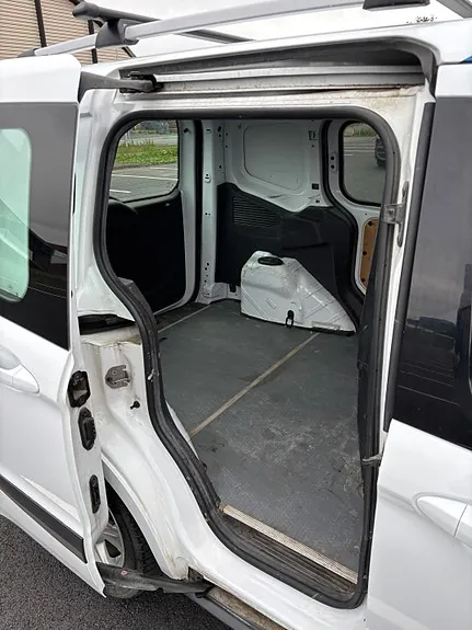 Ford Transit Courier 2018 photo 3