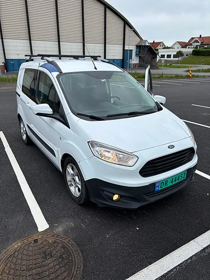 Ford Transit Courier 2018 photo 2