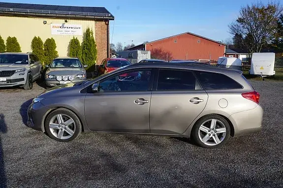 Toyota Auris 2015 photo 4