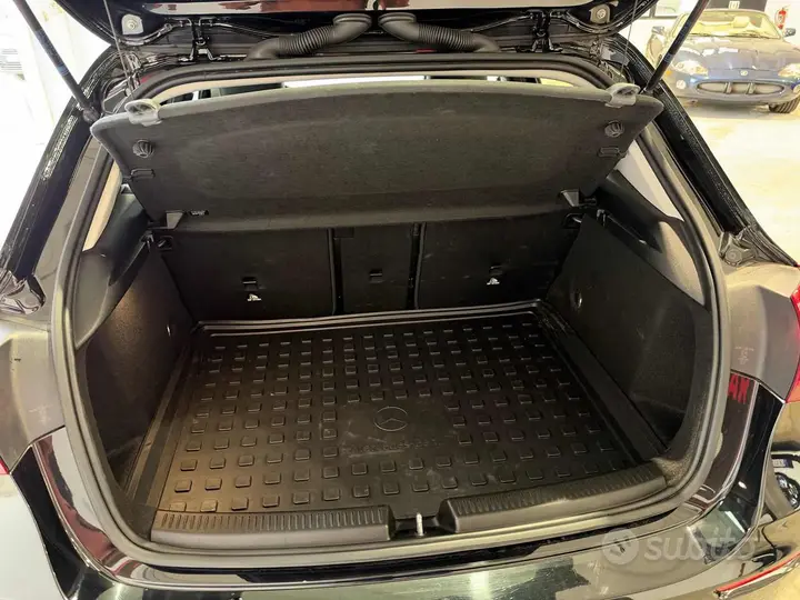 Mercedes-Benz A 180 2023 photo 2