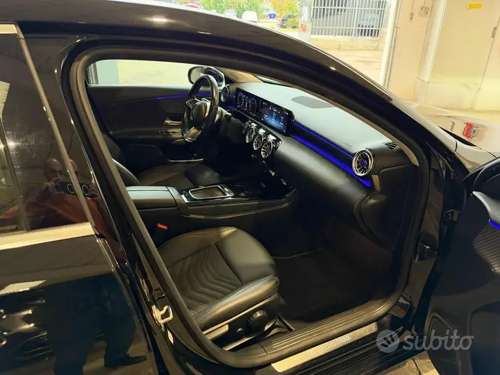 Mercedes-Benz A 180 2023 photo 3