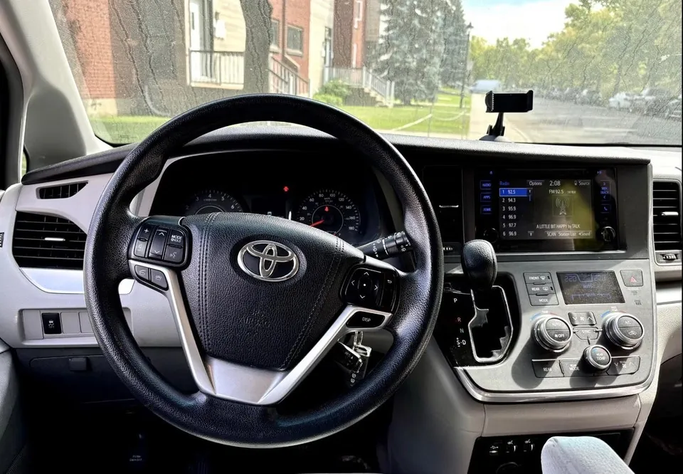 Toyota Sienna 2016 photo 2