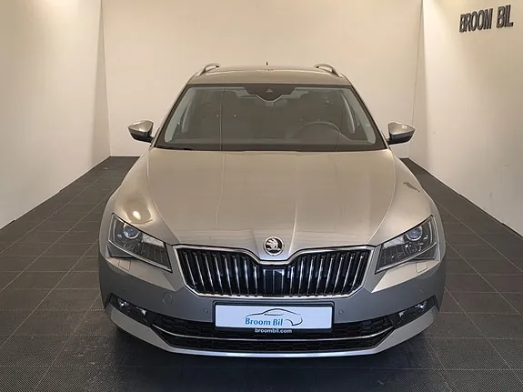 Skoda Superb 2017 photo 2