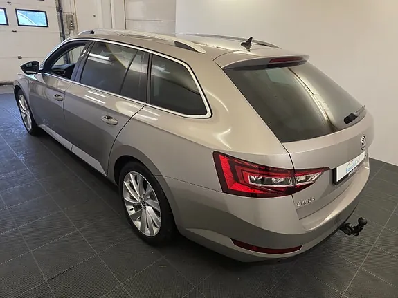 Skoda Superb 2017 photo 5