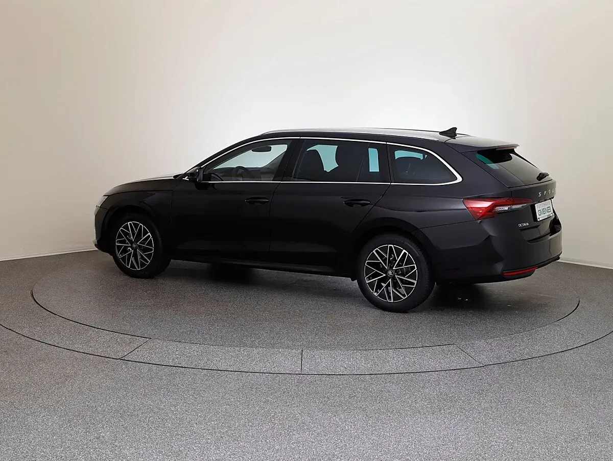 Skoda Octavia 2025 photo 3