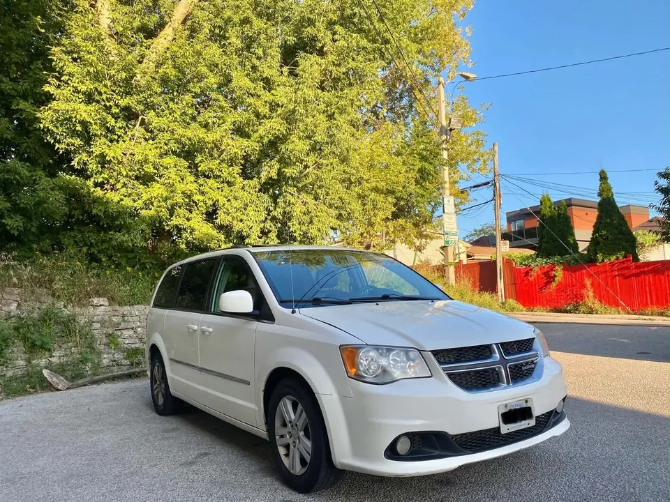 Dodge Caravan 2013 photo 2