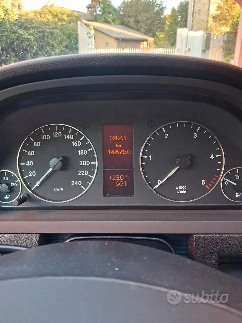 Mercedes-Benz A 2010 photo 4