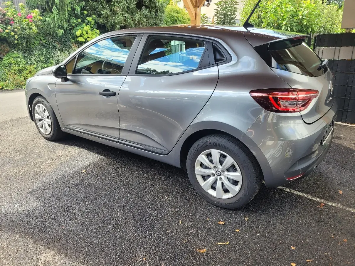 Renault Clio 2023 photo 3