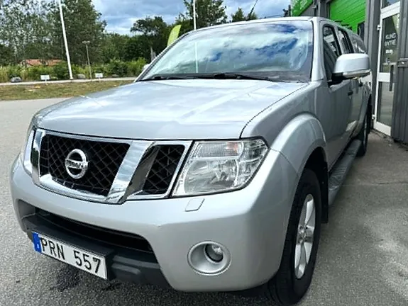 Nissan Navara 2011 photo 2