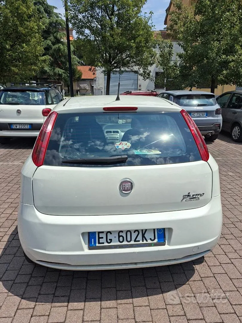 Fiat Grande Punto 2011 photo 5