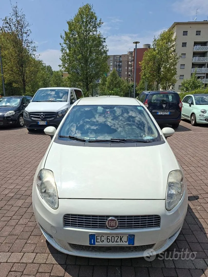 Fiat Grande Punto 2011 photo 4