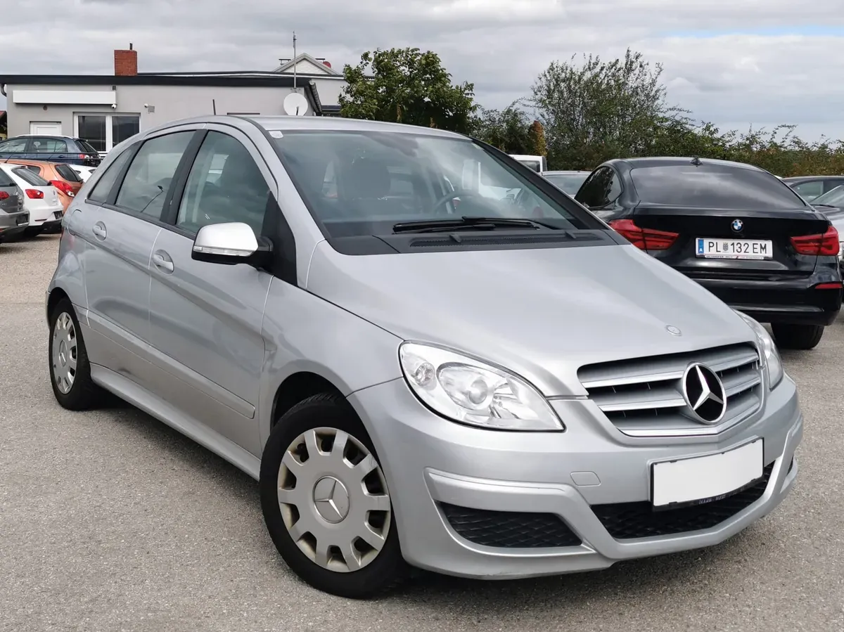 Mercedes-Benz B-Class 2011 photo 2