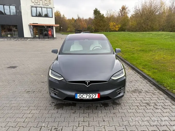 Tesla Model X 2017 photo 2