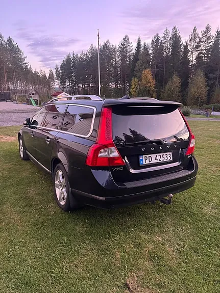 Volvo V70 2010 photo 2
