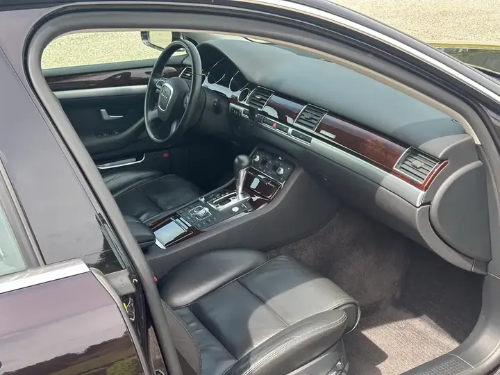 Audi A8 2008 photo 2