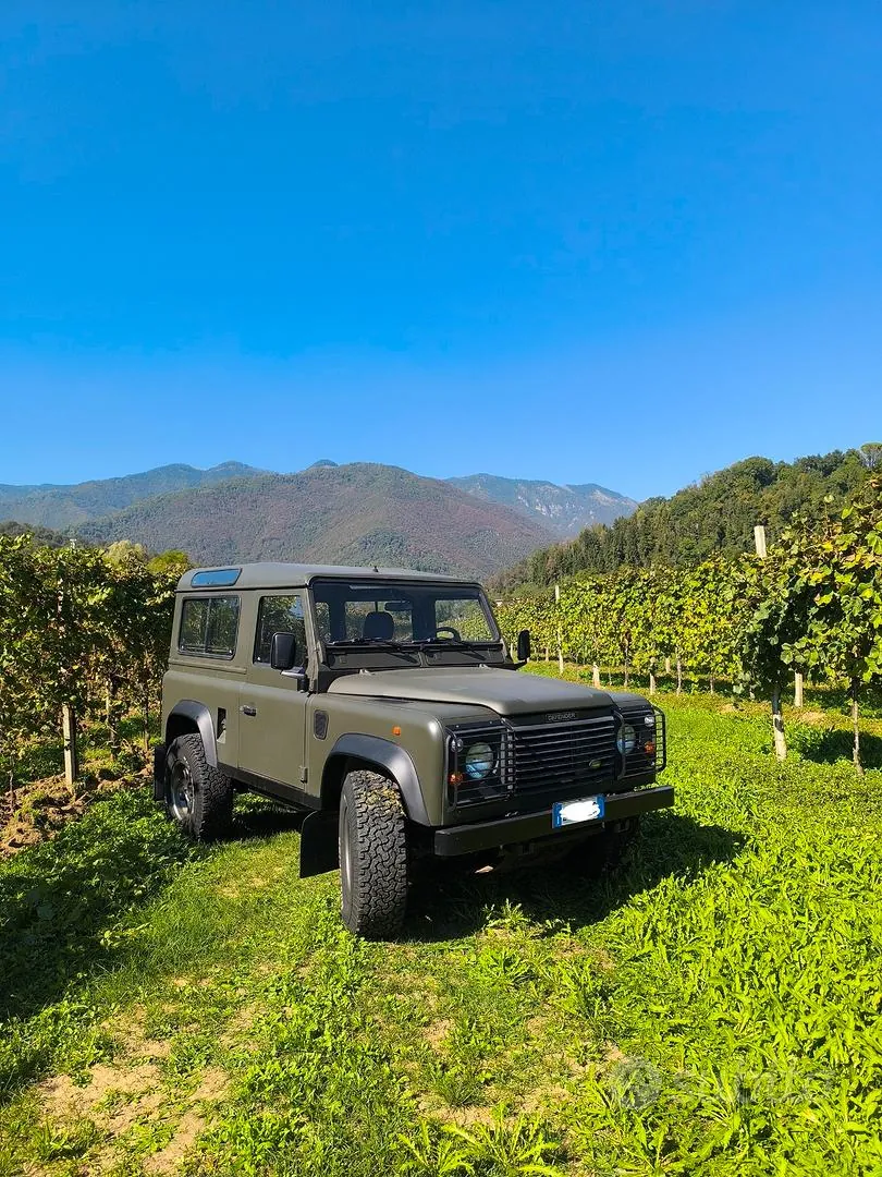Land Rover Defender