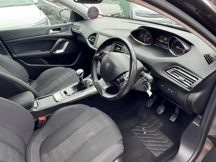 Peugeot 308 2015 photo 4