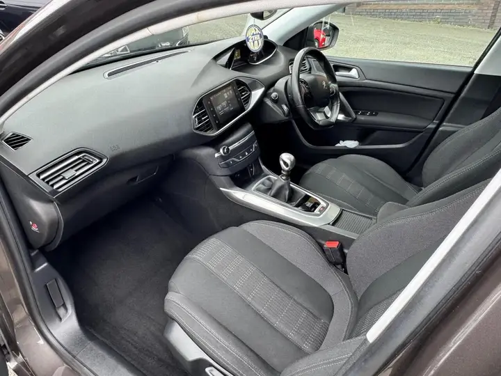 Peugeot 308 2015 photo 2