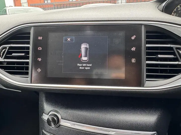 Peugeot 308 2015 photo 5
