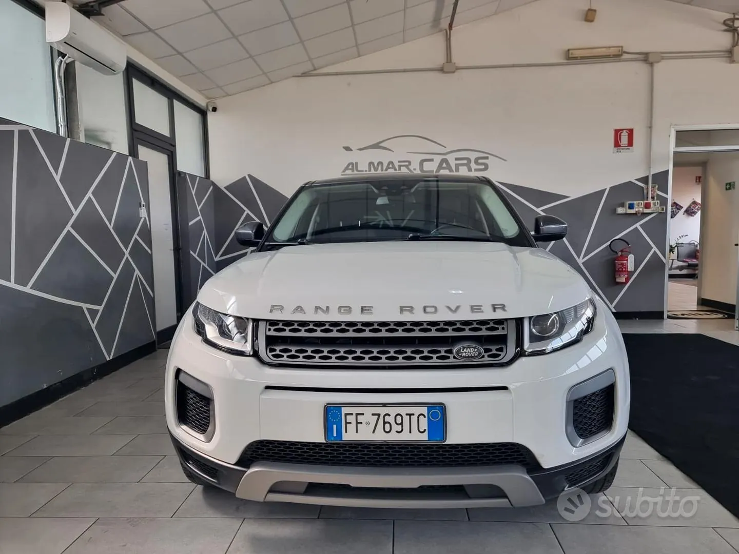 Land Rover Range Rover Evoque 2017 photo 2